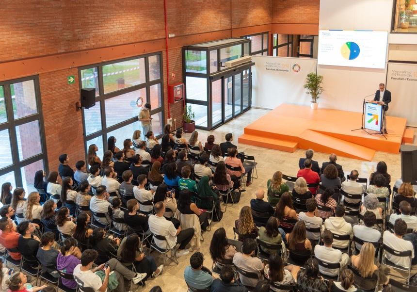 Acto de Apertura de Curso 2025-2026 de los Másteres Oficiales de la Facultat d’Economia - UV
